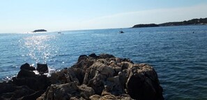 Una playa cerca