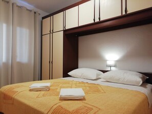 3 عدّة غرف نوم وواي فاي مجانًا وملاءات أسرّة