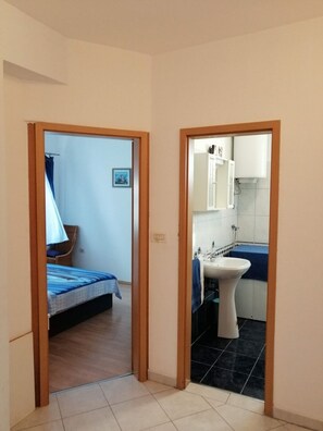 1 bedroom, free WiFi, bed sheets