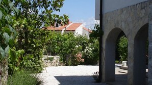 Property grounds - Apartment in Funtana with Terrace, Air condition, WIFI, Washing machine (4982-7) (Funtana)