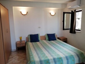 Free WiFi, bed sheets - Studio apartment in Funtana with Balcony, Air condition, WIFI, Washing machine (4982-8) (Funtana)