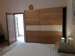 1 quarto, Wi-Fi de cortesia, roupa de cama