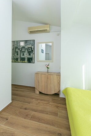 1 quarto, Wi-Fi de cortesia, roupa de cama