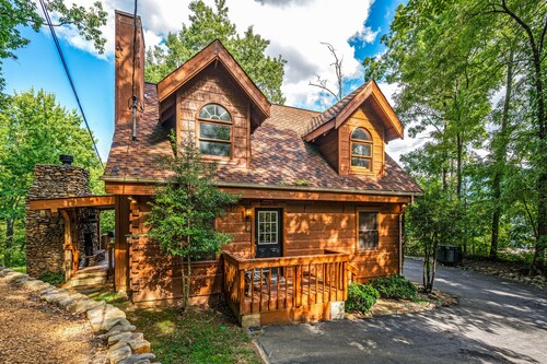 Dog Friendly, Mtn Views, Wood Fireplaces, Hot Tub, Pool Table, Pools, Pickleball