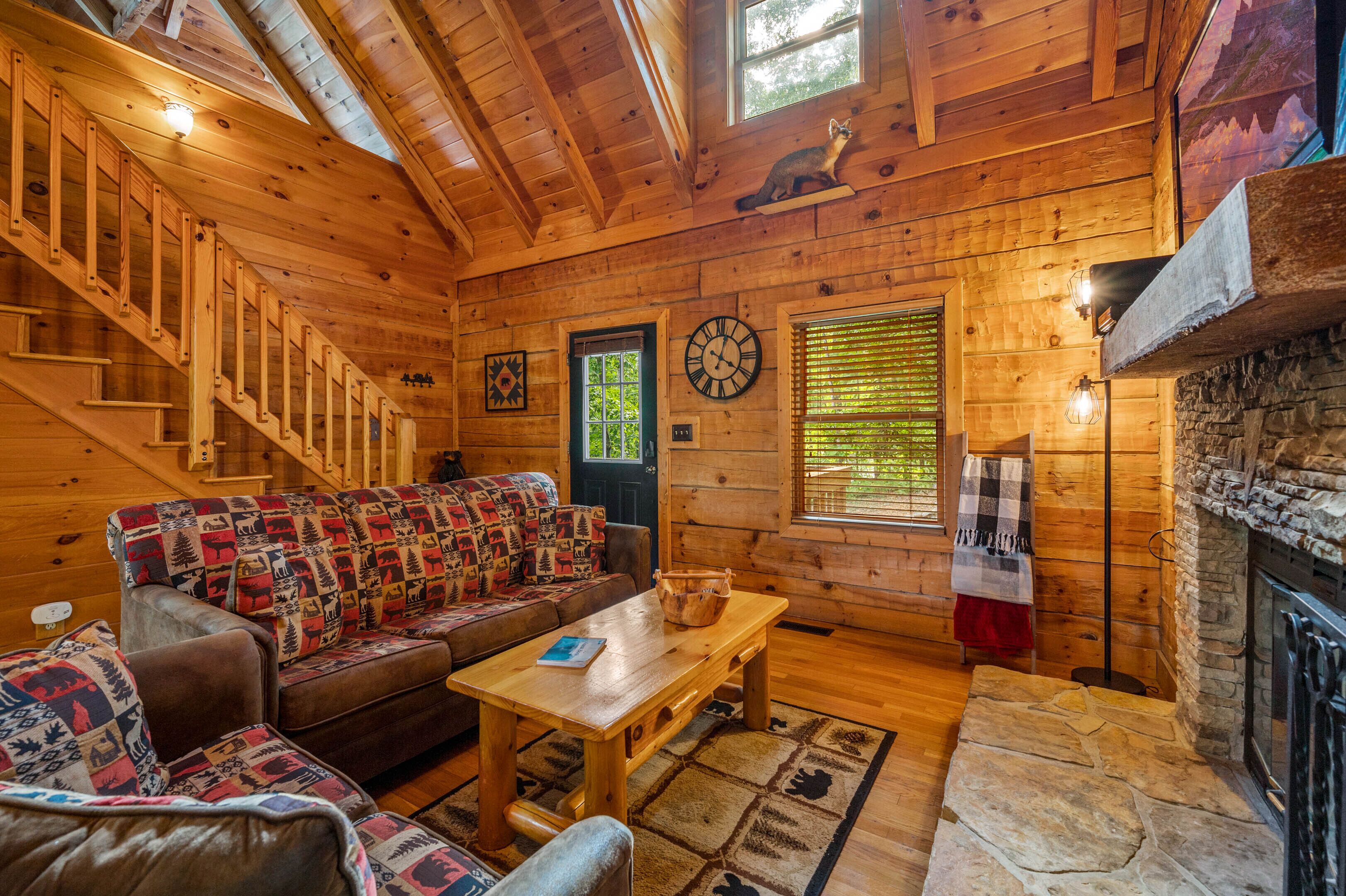 Mountain Views🌄Log Cabin🏡2 Wood Fireplaces🔥Hot Tub👙Pool Table🎱3 Pools🏊‍♂️