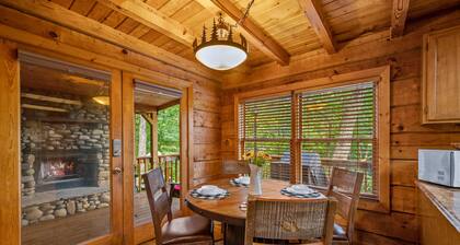 Log Cabin w/Mtn Views, Pools, Hot Tub, Wood Fireplaces, Pool Table, Pickleball
