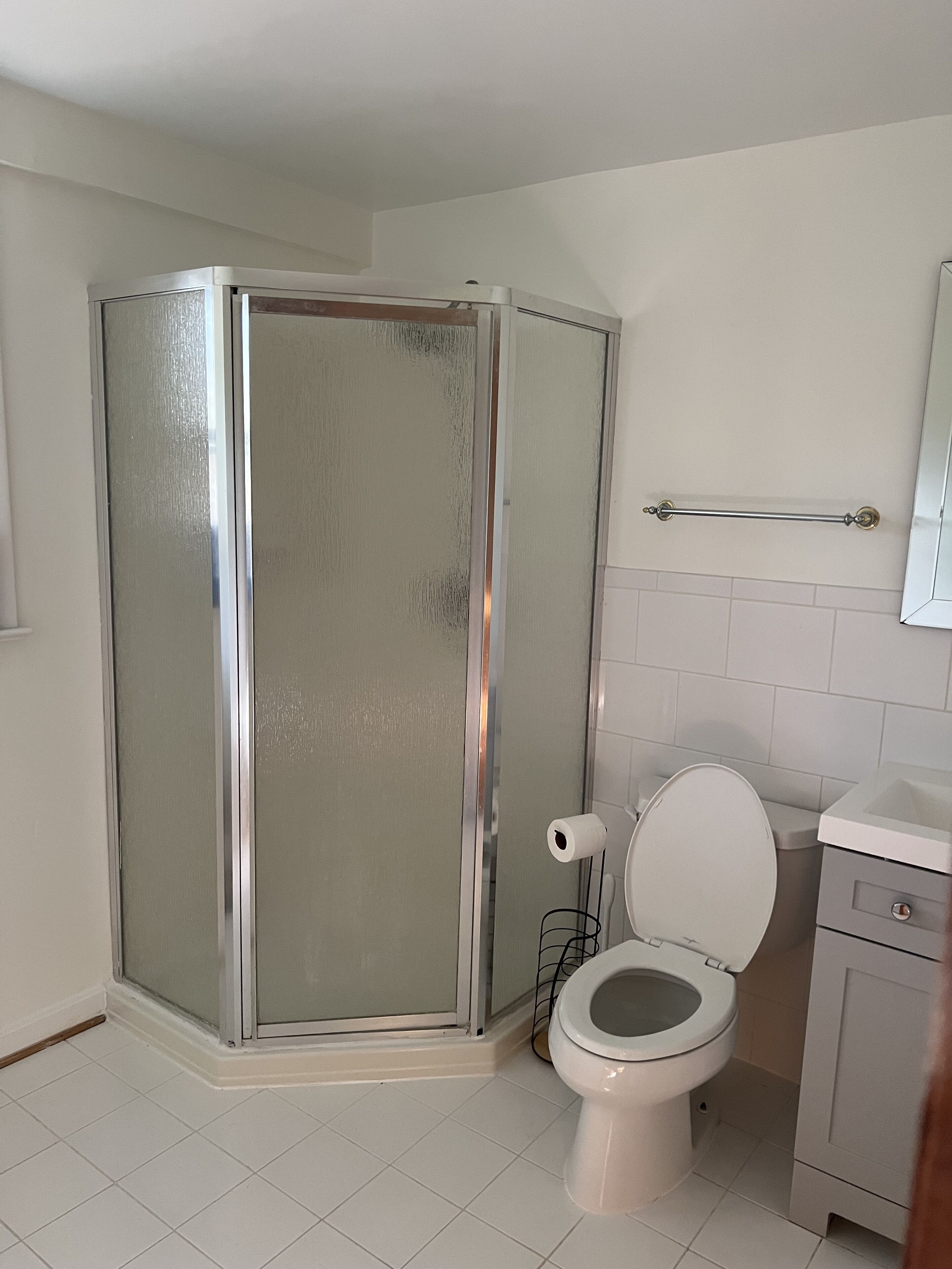 Spacious Home w/Free Parking-Close to Old-town Alexandria and DC!