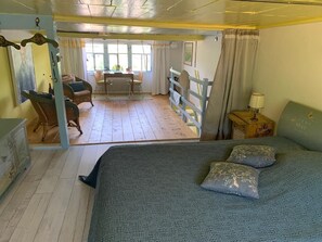 1 soverom og strykejern/-brett