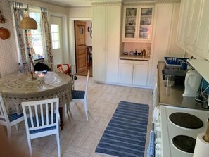 Dining - Historic Farmstead with beautiful views out to Swedish countryside (Östergötlands län)