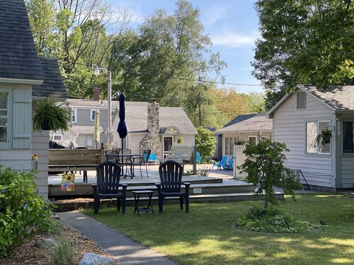 Parkview Cottage #7 - 1/2 block to city beach