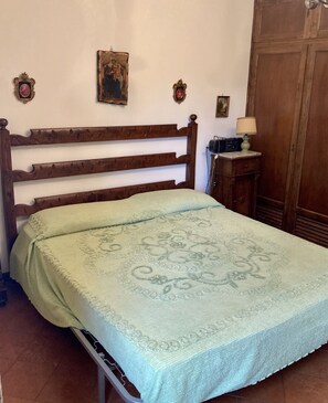 3 Schlafzimmer, Schreibtisch