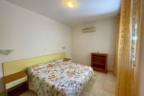 2 bedrooms, iron/ironing board, free WiFi