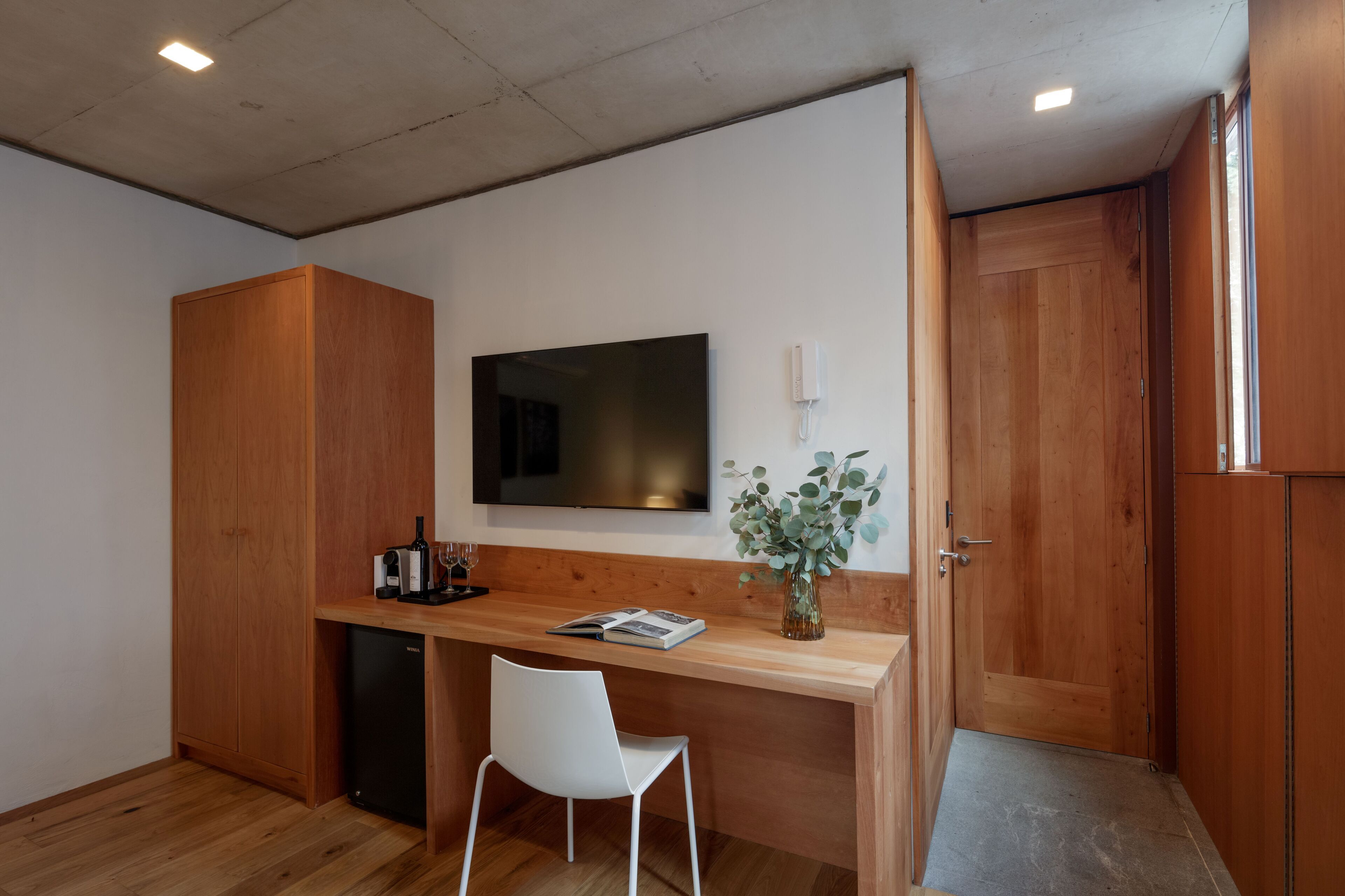 design room, 1 king bed | 1 bedroom, premium bedding, pillow-top beds, minibar