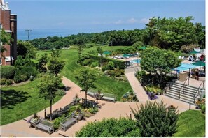 Property grounds - Montauk Manor -1 BR 925 sq. ft. loft in resort overlooking Block Island Sound (Montauk)