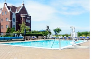 Indoor pool, outdoor pool