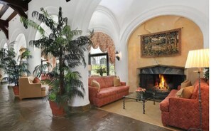 Interior - Montauk Manor -1 BR 925 sq. ft. loft in resort overlooking Block Island Sound (Montauk)