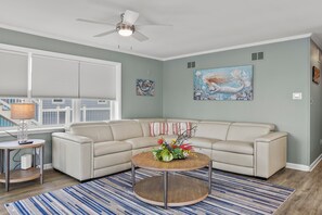 Smart-TV, Kamin, Stereoanlage, Arbeitsbereiche