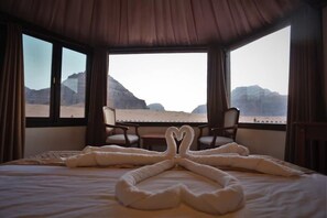 Bed sheets - Yasmina Luxury Camp (Wadi Rum)