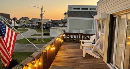 Oceanview Beach House - steps from the beach, really close to Galveston. TipSea!