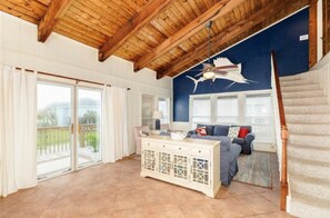 Una Smart TV, un reproductor de DVD