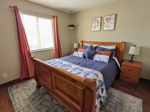 5 bedrooms, desk, iron/ironing board, travel crib