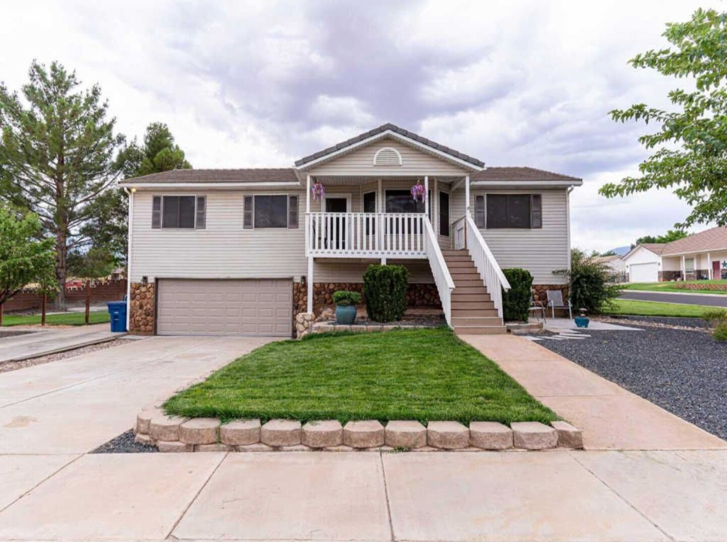 Comfortable home with a spacious yard only 20 min drive from Zion Natl Park
