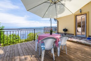 Outdoor dining - Pretty villa with above ground pool, magnificent sea views (Plomin - Zagorje)