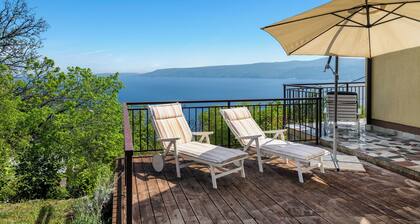 Pretty villa with above ground pool, magnificent sea views