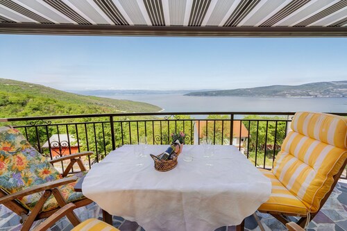 Pretty villa with above ground pool, magnificent sea views