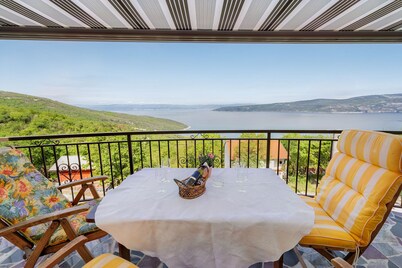 Pretty villa with above ground pool, magnificent sea views