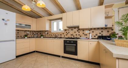 Pretty villa with above ground pool, magnificent sea views