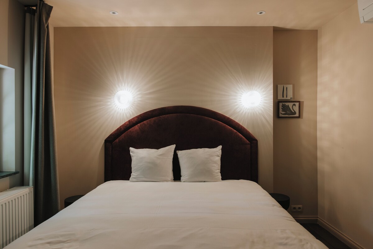 Economy Room | Premium bedding, in-room safe, desk, WiFi (free)
