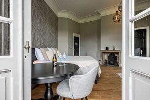 Royal Suite | Premium bedding, in-room safe, free WiFi, bed sheets - Landgoed Altenbroek (Voeren)