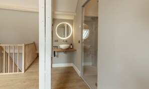 Amenidades de baño gratuitas, secadora de cabello, toallas, jabón 