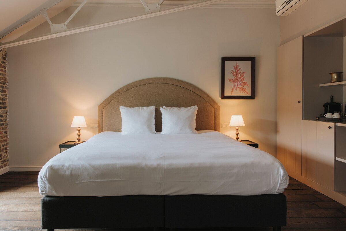 Junior Suite | Premium bedding, in-room safe, desk, WiFi (free)
