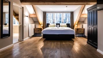 Senior-suite | 1 soveværelse, premium-sengetøj, pengeskab på værelset, gratis Wi-Fi