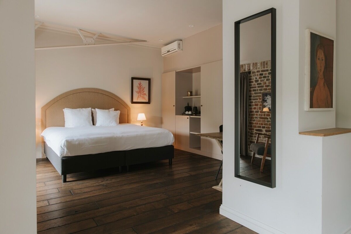 Deluxe Room | Premium bedding, in-room safe, desk, WiFi (free)
