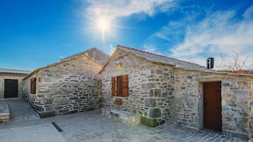 Piscina stagionale all'aperto, cabine incluse nel prezzo