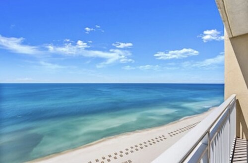 Romantic Condo DIRECTLY ON BEACH! - 2BR/2BA - Sky bar, Starbucks, 2 pools, pizza