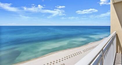 Romantic Condo DIRECTLY ON BEACH! - 2BR/2BA - Sky bar, Starbucks, 2 pools, pizza