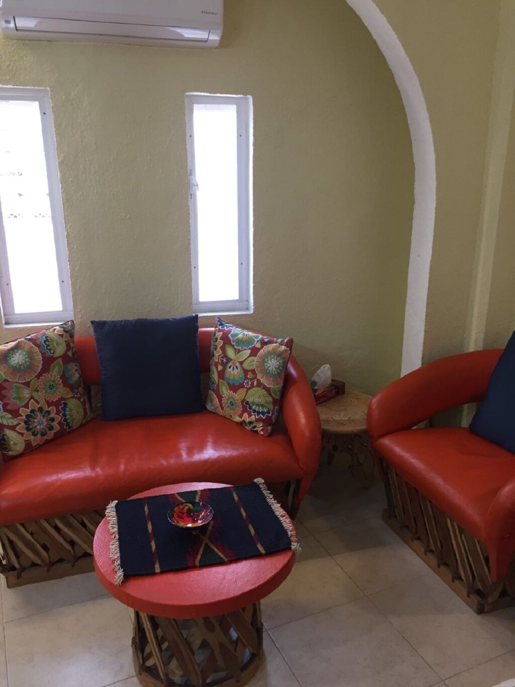 Comfortable studio on ground level with full kitchen near pool