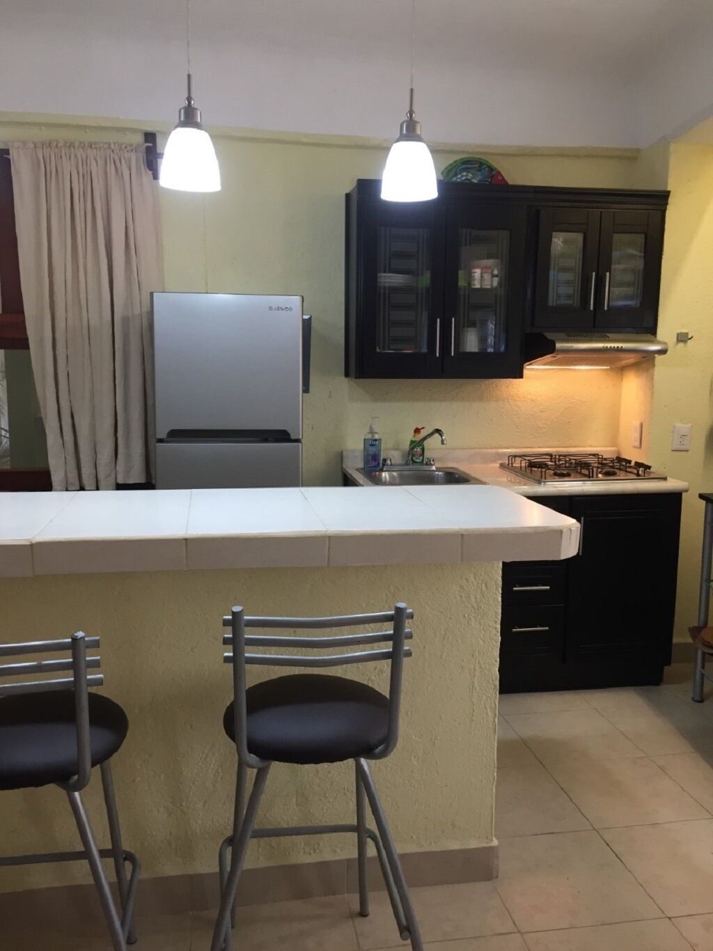 Comfortable studio on ground level with full kitchen near pool