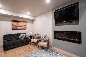 TV, fireplace