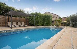 Pool - Lovely home in Nanclars with kitchen (Nanclars)