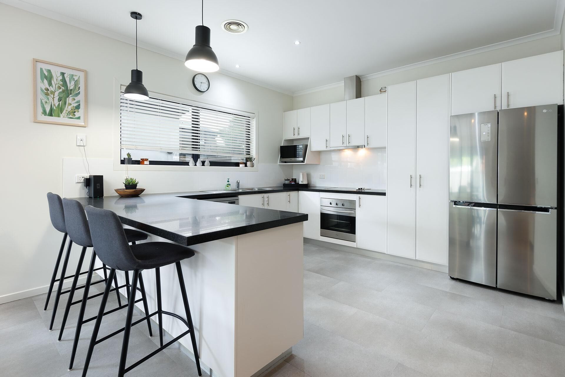 Micro-ondes, four, plaque de cuisson, lave-vaisselle