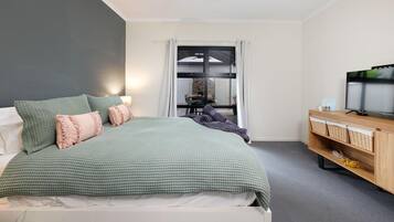 2 bedrooms, iron/ironing board, Internet, bed sheets