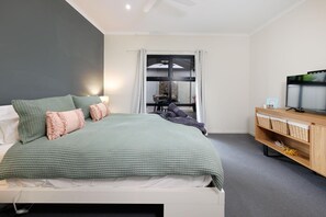 2 Schlafzimmer, BĂŒgeleisen/BĂŒgelbrett, Internetzugang, BettwĂ€sche