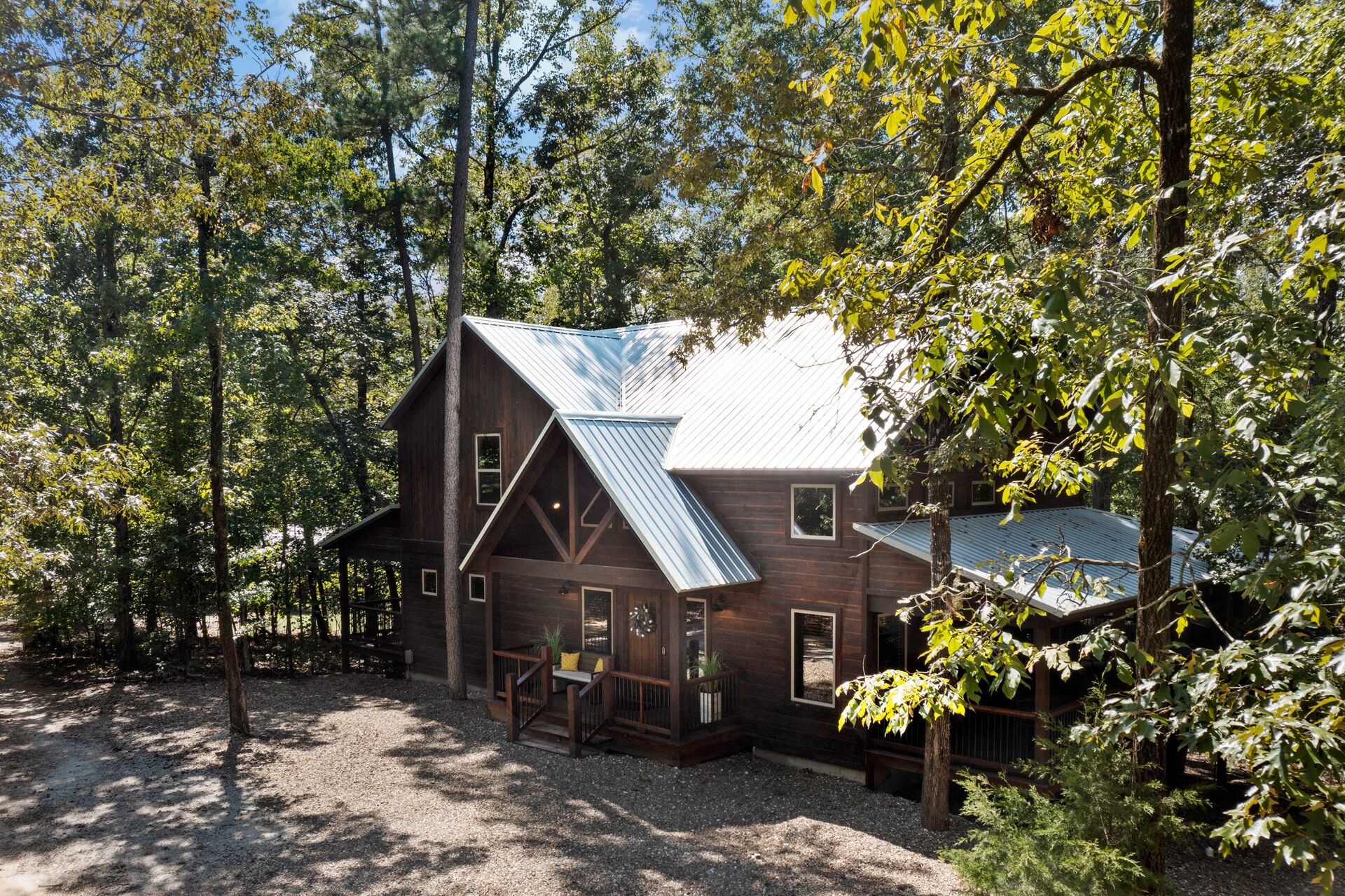 2021 Rustic meets Modern Retreat! Trees Galore Huge Deck Hot Tub Fire Pit Arcade