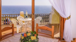 Outdoor dining - Awesome apartment in Punta Su Turrione (Punta Su Turrione)