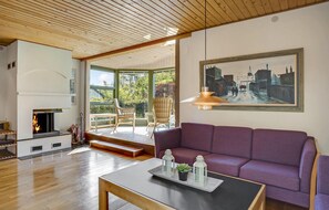 Smart TV, fireplace - Beautiful home in Faxe with kitchen (Faxe)